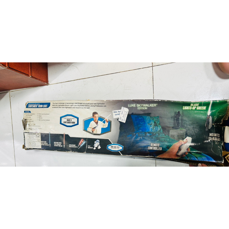 Đồ chơi mô hình Đèn Uncle Milton Star Wars Remote Control Lightsaber Room Light