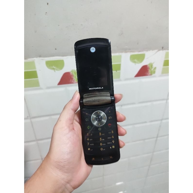 Xác điện thoại cũ Motorola V8 không pin, không rõ tình trạnh, lấy linh kiện
