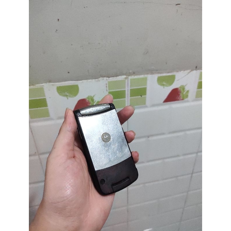 Xác điện thoại cũ Motorola V8 không pin, không rõ tình trạnh, lấy linh kiện