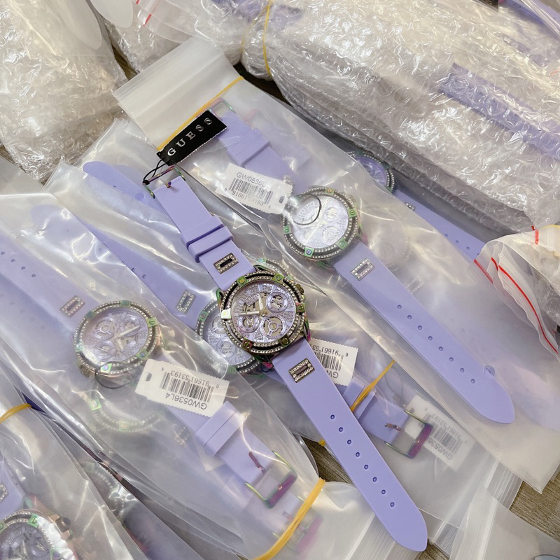 Đồng hồ nữ Guess W0536L4 mặt tròn đính đá dây silicon màu tím