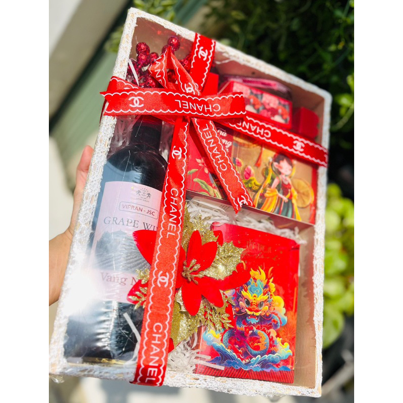 SET QUÀ TẾT BÁNH KẸO TRÀ VÀ 1 CHAI VANG  2024