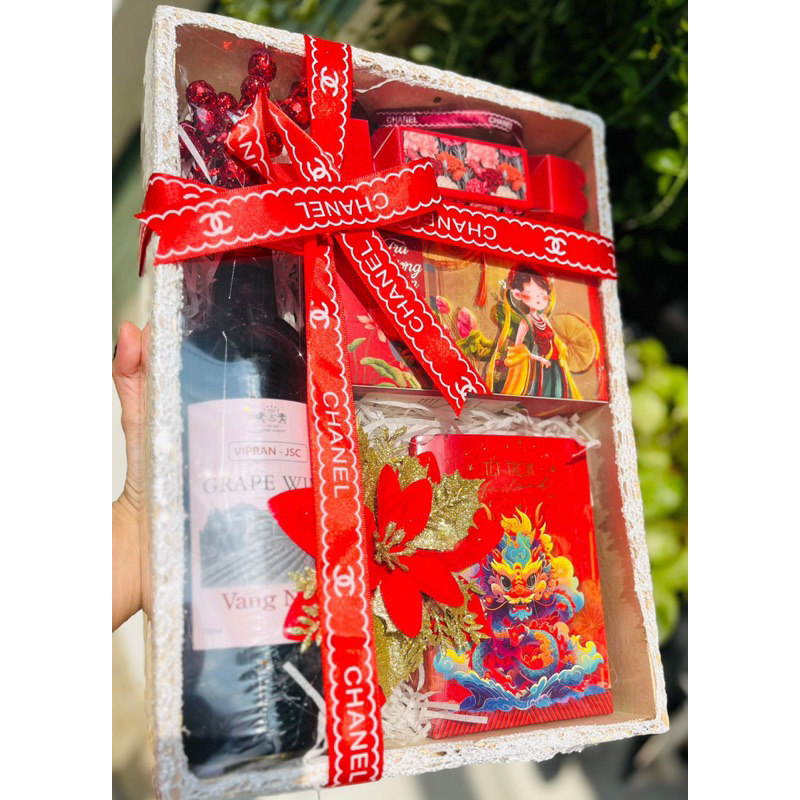 SET QUÀ TẾT BÁNH KẸO TRÀ VÀ 1 CHAI VANG  2024