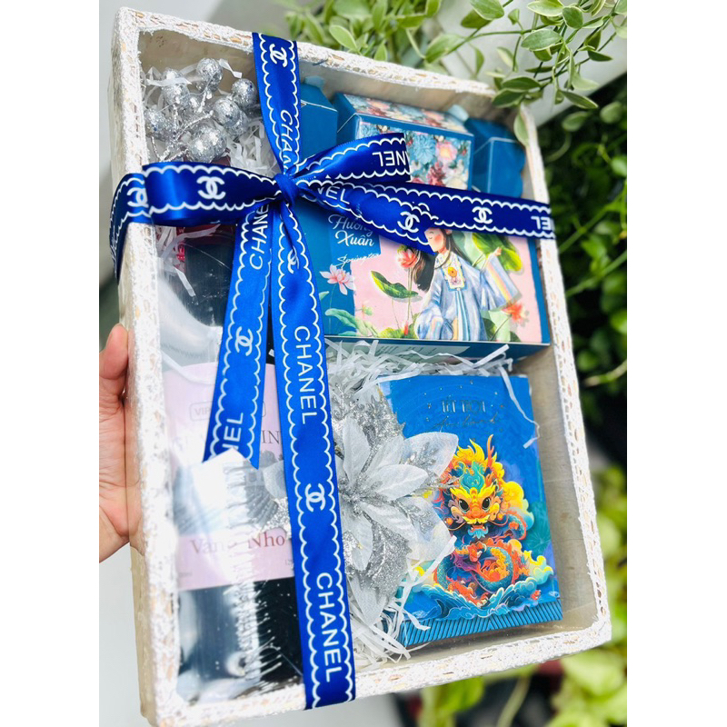 SET QUÀ TẾT BÁNH KẸO TRÀ VÀ 1 CHAI VANG  2024