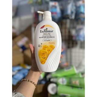 Sữa Tắm EnchanTuer Charming 900g