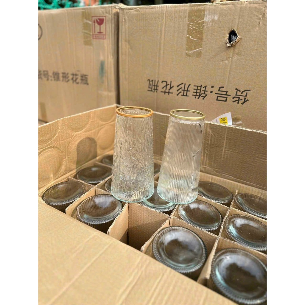 Lọ hoa thủy tinh decor, lọ hoa trắng cao viền vàng, dáng trụ vát cao 22cm, cắm hoa tươi, hoa khô, trang trí decor.