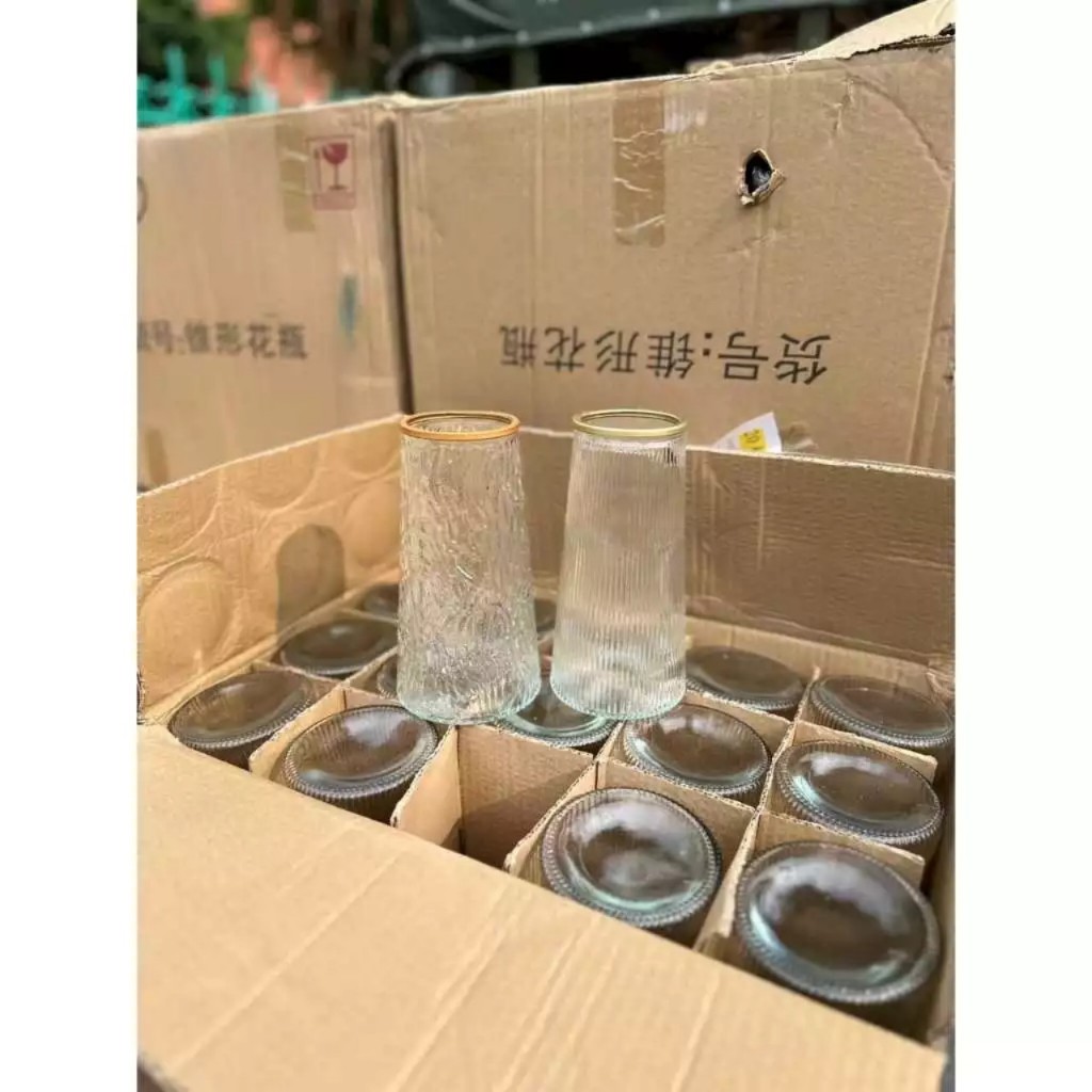 Lọ hoa thủy tinh decor, lọ hoa trắng cao viền vàng, dáng trụ vát cao 22cm, cắm hoa tươi, hoa khô, trang trí decor.