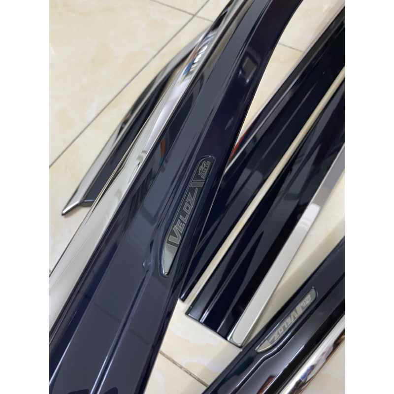 Vè che mưa ToyotaVeloz 2022-2023 chỉ inox cao cấp 6 chi tiết chính hãng