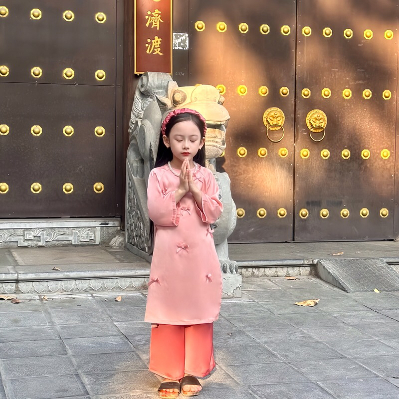 Áo Dài Lụa Bé Gái Cách Tân Màu Hồng Baby Đính Nơ Cute Kèm Bờm