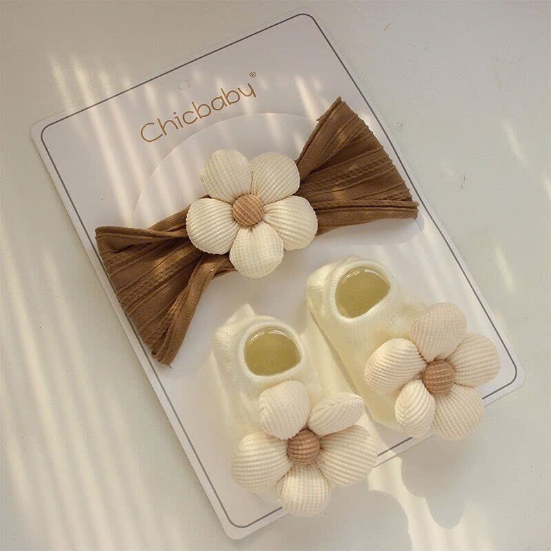 Set băng đô Turban đính hoa kèm tất chống trượt ChicBaby phong cách Hàn cho bé