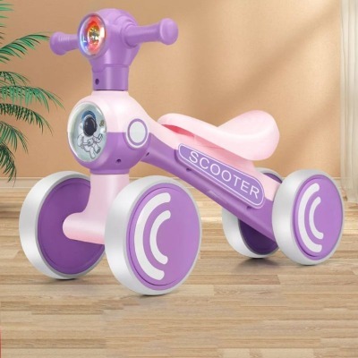 Xe chòi chân cho bé từ 1 đến 4 tuổi