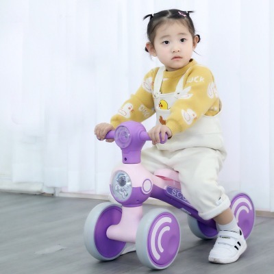 Xe chòi chân cho bé từ 1 đến 4 tuổi