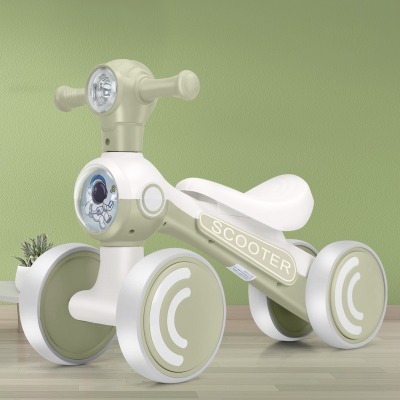 Xe chòi chân cho bé từ 1 đến 4 tuổi