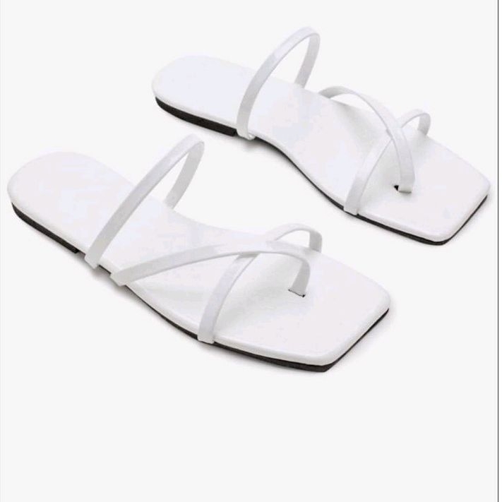 Dép kẹp nữ xỏ ngón dây ngang mũi vuông cực kì xinh và tôn da cho các nàng.