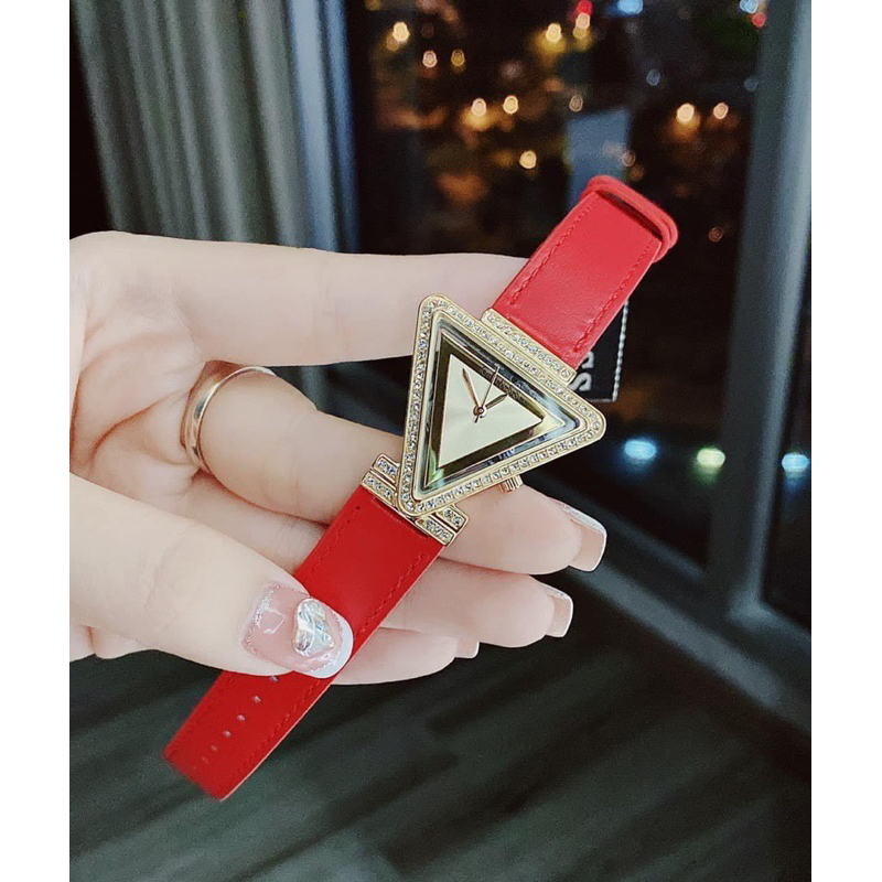 Đồng hồ nữ Guess GW0504L2 mặt tam giác dây da màu đỏ