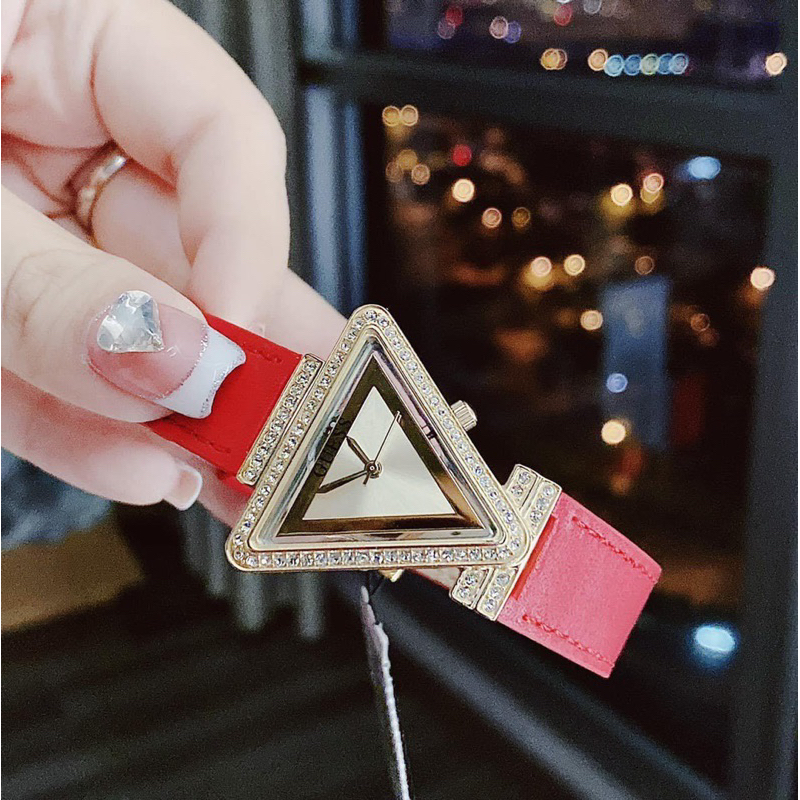 Đồng hồ nữ Guess GW0504L2 mặt tam giác dây da màu đỏ