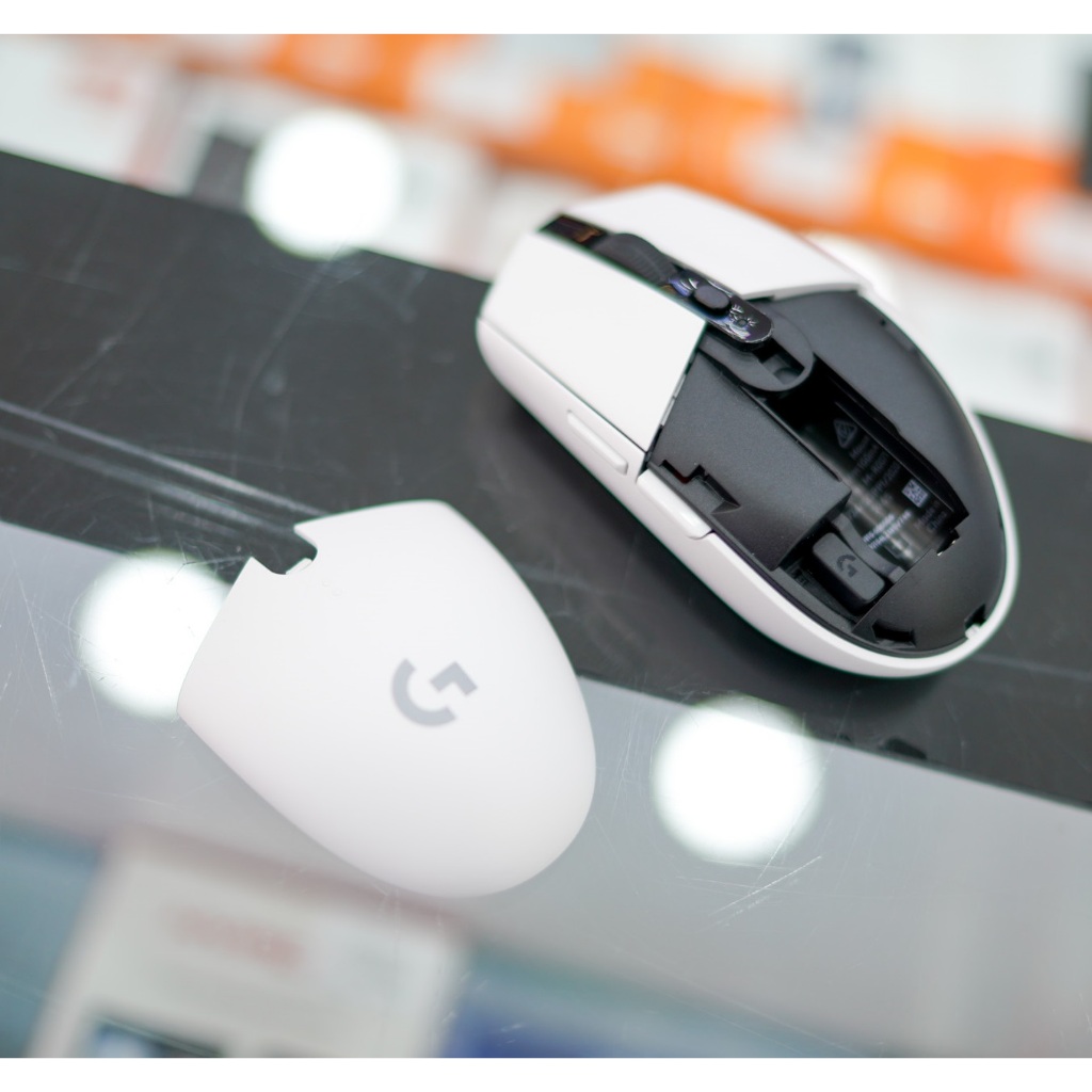 Chuột gaming không dây Logitech G304 Đen / Trắng - 6 nút lập trình