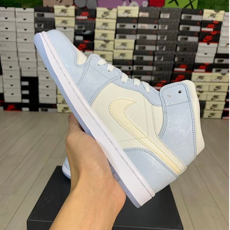 Giày Air Jordan 1 Mid " Glitter Swoosh "