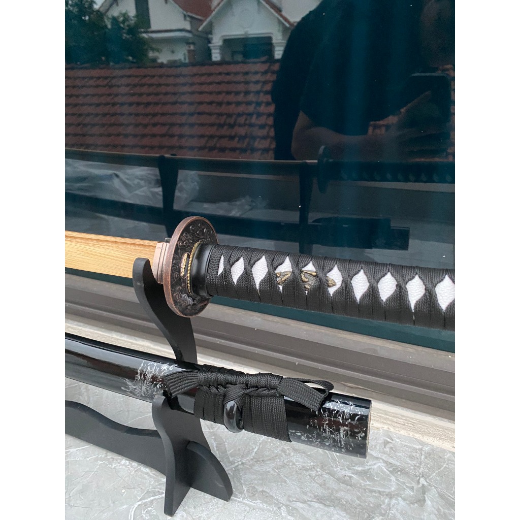 Kệ và Katana Nhật Gỗ, kiếm gỗ Tứ cách tập luyện và decor trang trí phòng dài 104cm