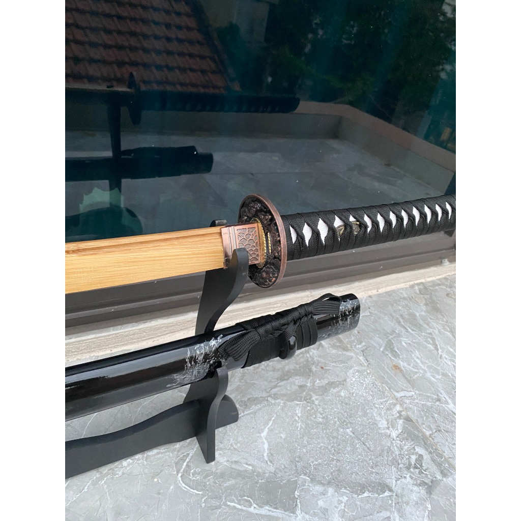Kệ và Katana Nhật Gỗ, kiếm gỗ Tứ cách tập luyện và decor trang trí phòng dài 104cm