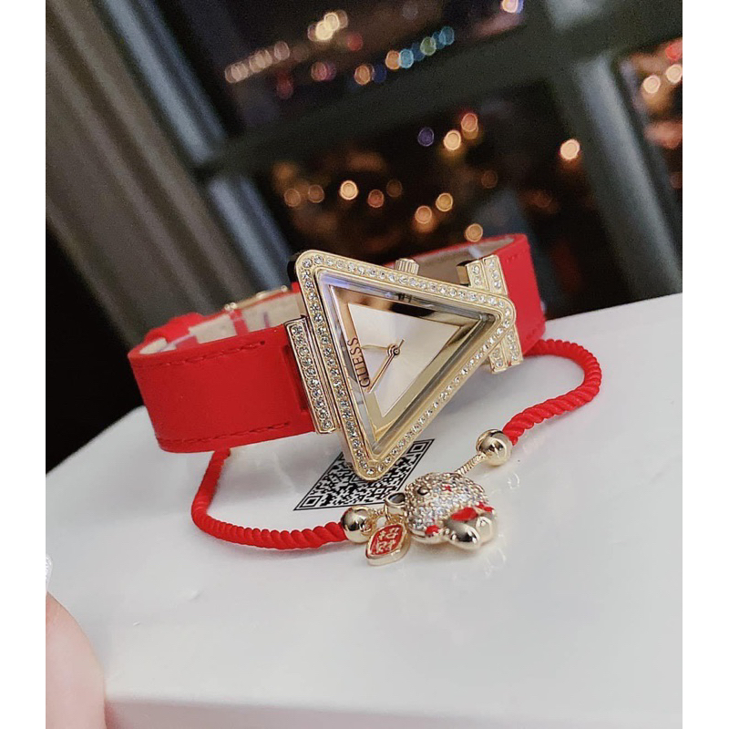 Đồng hồ nữ Guess GW0504L2 mặt tam giác dây da màu đỏ