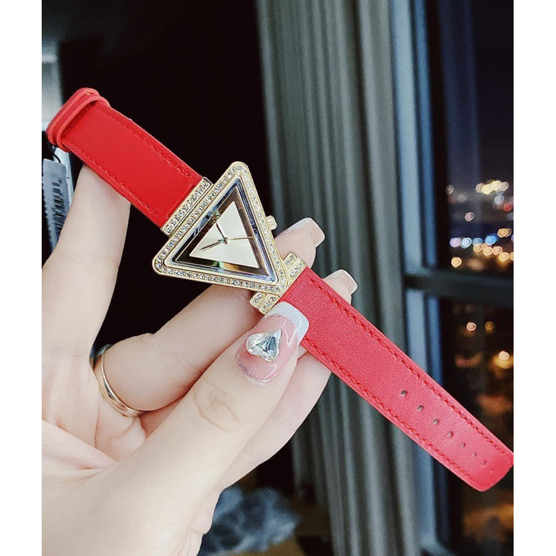 Đồng hồ nữ Guess GW0504L2 mặt tam giác dây da màu đỏ