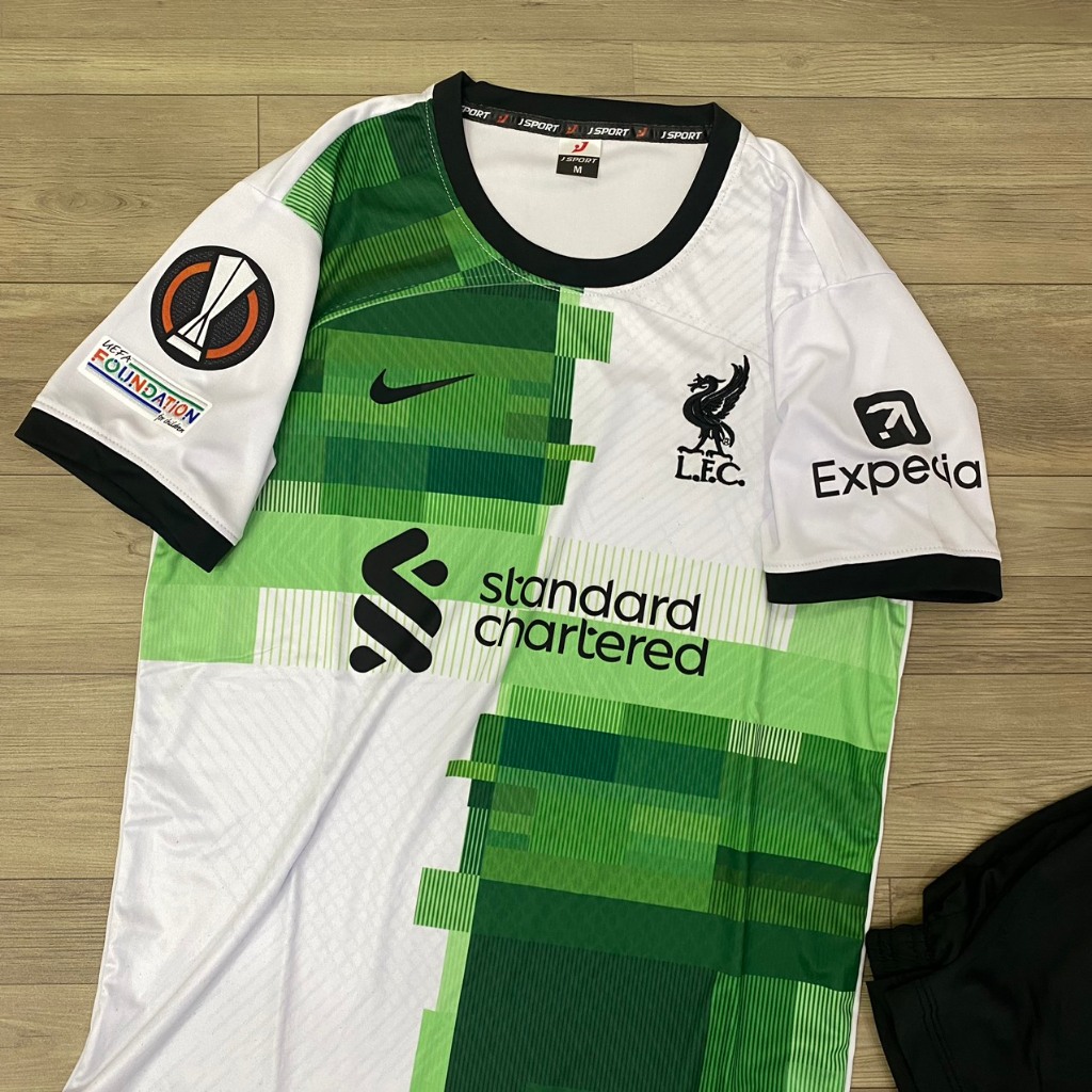 Bộ quần áo bóng đá LIverpool trắng xanh lá sân khách JP-2024