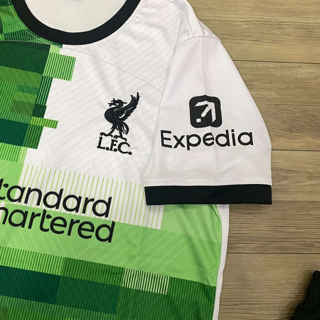 Bộ quần áo bóng đá LIverpool trắng xanh lá sân khách JP-2024