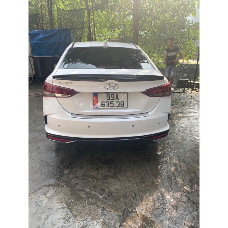 Đuôi gió liền cốp Accent 2018, 2019, 2020-2021-2022 vân cacbon cao cấp