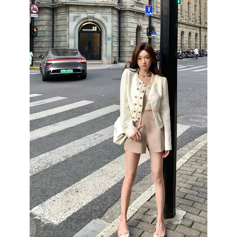 𝐀́𝐨 𝐤𝐡𝐨𝐚́𝐜 𝐝𝐚̣ 𝐭𝐰𝐞𝐞𝐭 𝐭𝐫𝐚̆́𝐧𝐠 𝐧𝐡𝐮̃ 𝐛𝐥𝐢𝐧𝐠 𝐛𝐥𝐢𝐧𝐠 𝐩𝐡𝐨𝐧𝐠 𝐜𝐚́𝐜𝐡 𝐍𝐞𝐫𝐭𝐫𝐨 𝐇𝐚̀𝐧 𝐐𝐮𝐨̂́𝐜