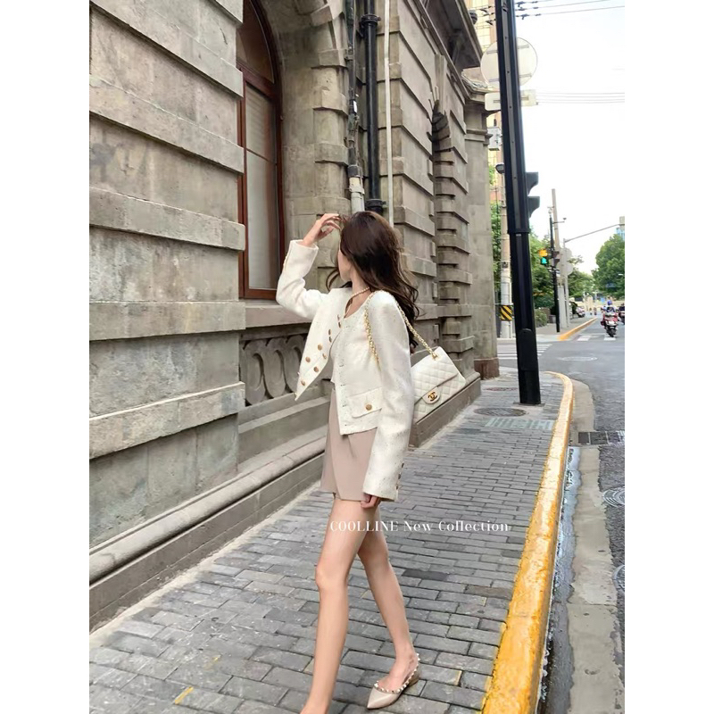 𝐀́𝐨 𝐤𝐡𝐨𝐚́𝐜 𝐝𝐚̣ 𝐭𝐰𝐞𝐞𝐭 𝐭𝐫𝐚̆́𝐧𝐠 𝐧𝐡𝐮̃ 𝐛𝐥𝐢𝐧𝐠 𝐛𝐥𝐢𝐧𝐠 𝐩𝐡𝐨𝐧𝐠 𝐜𝐚́𝐜𝐡 𝐍𝐞𝐫𝐭𝐫𝐨 𝐇𝐚̀𝐧 𝐐𝐮𝐨̂́𝐜