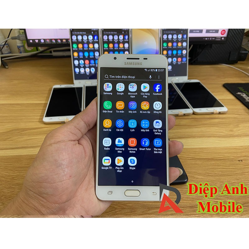 Điện thoại samsung galaxy j7 prime chính hãng 2 sim 2 sóng, đẹp không vết xước dùng mượt và thích