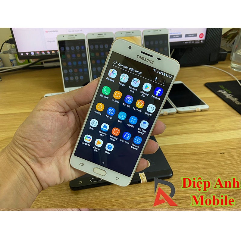 Điện thoại samsung galaxy j7 prime chính hãng 2 sim 2 sóng, đẹp không vết xước dùng mượt và thích