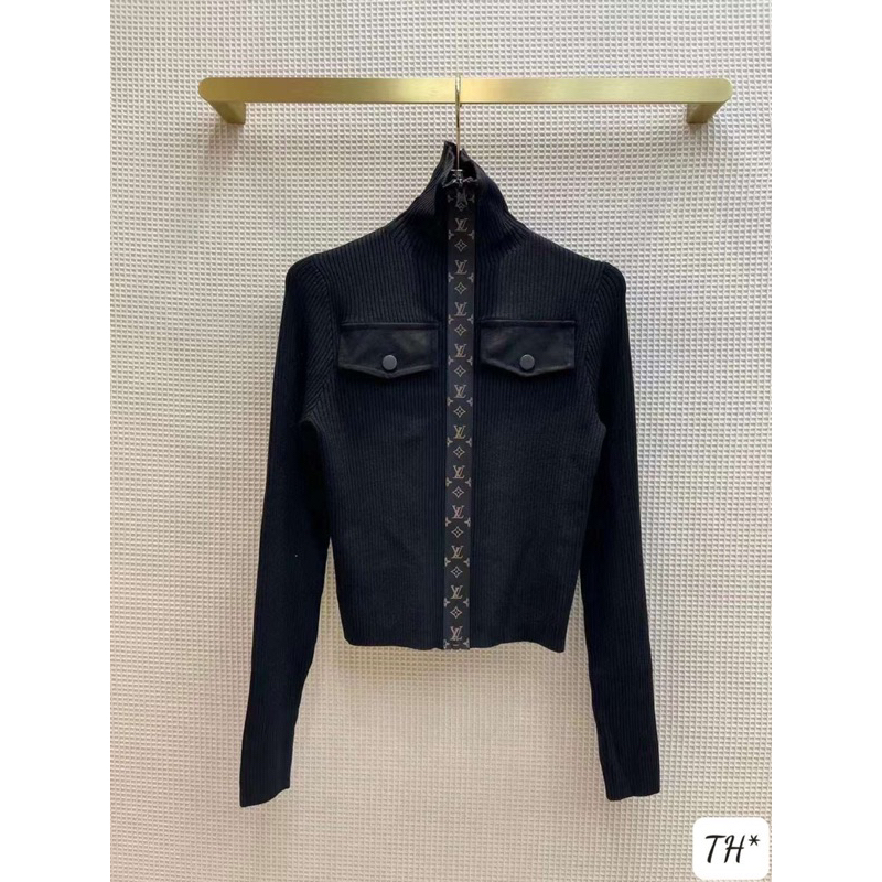 Áo Len Viền L.V Kéo Khoá Cổ Cao L1