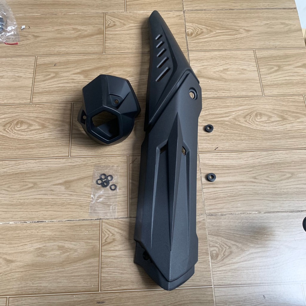 Ốp pô và chụp đích pô xe WINNER V1 kiểu THÁI màu đen mờ