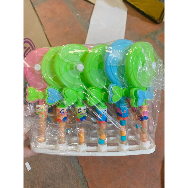 Vỉ 30 cây kẹo xê kèm đồ chơi hình bông hoa