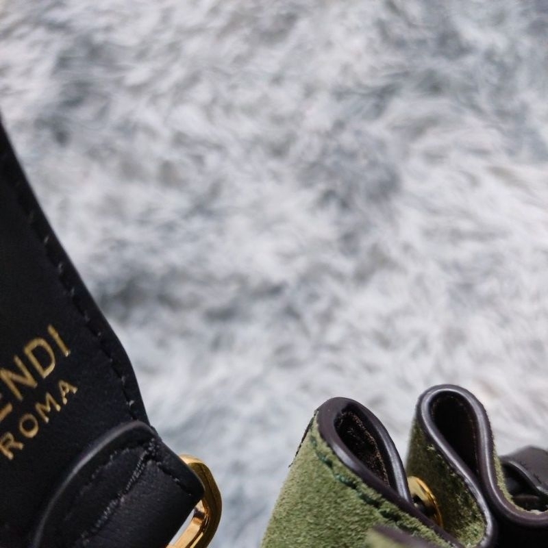 Si tuyển FE18 hiệu F*ND* dáng bucket mini size cao 18cmx12cmx10cm da lộn phối da bê