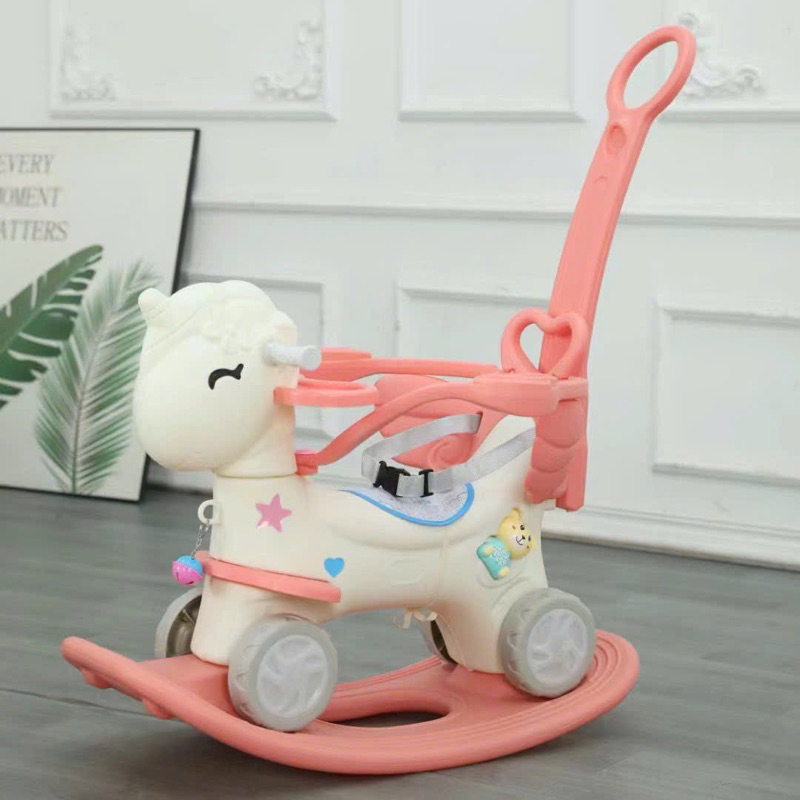 Ngựa bập bênh có bánh xe chòi chân