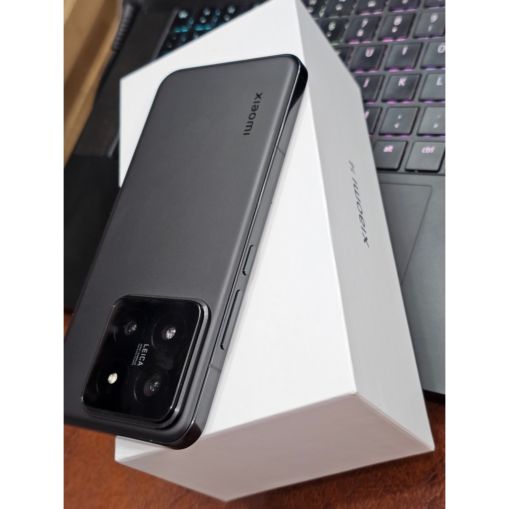 Điện thoại Xiaomi 14 Thiết kế đẹp mắt, màu Hồng mới , Snapdragon 8 Gen 3, chạy Xiaomi HyperOS