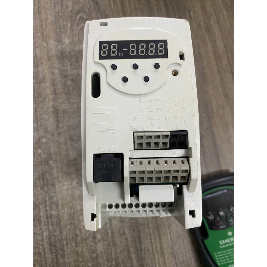 Biến tần EMERSON SKA1200075  nguồn 220VAC công suất 0.75kW tháo máy