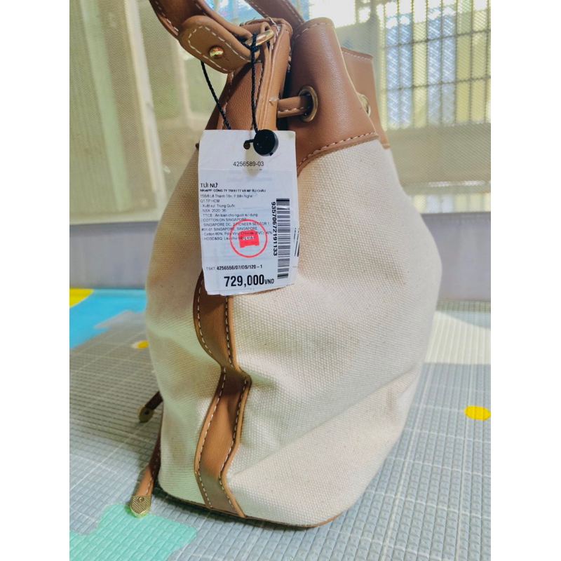 Túi Bucket Rubi Cotton On có lỗi 1 tí ở quai, mới 100%