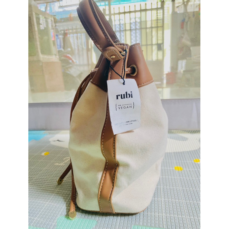 Túi Bucket Rubi Cotton On có lỗi 1 tí ở quai, mới 100%