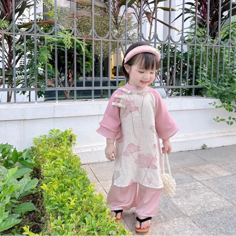 Bộ áo dài tơ lụa sét cách tân kèm mấn cho bé đón Tết 2023, cho 12-25kg