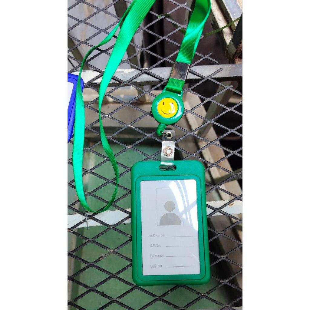 Vỏ Bao Thẻ Nhân Viên Sinh Viên Công Chức Cư Dân Huớng Dọc Bằng Nhựa Đi Kèm Dây Đeo Củ Rút