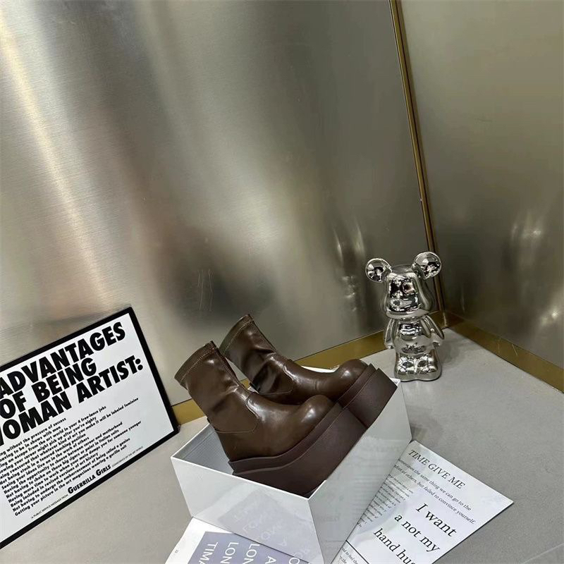 Boots da đế cao cổ lỡ