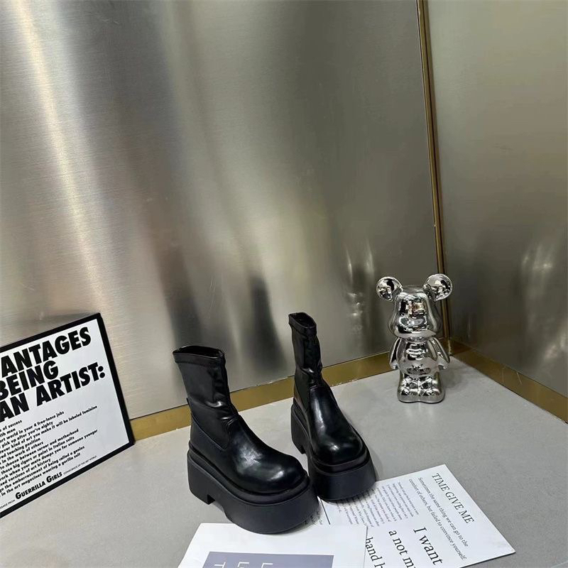 Boots da đế cao cổ lỡ