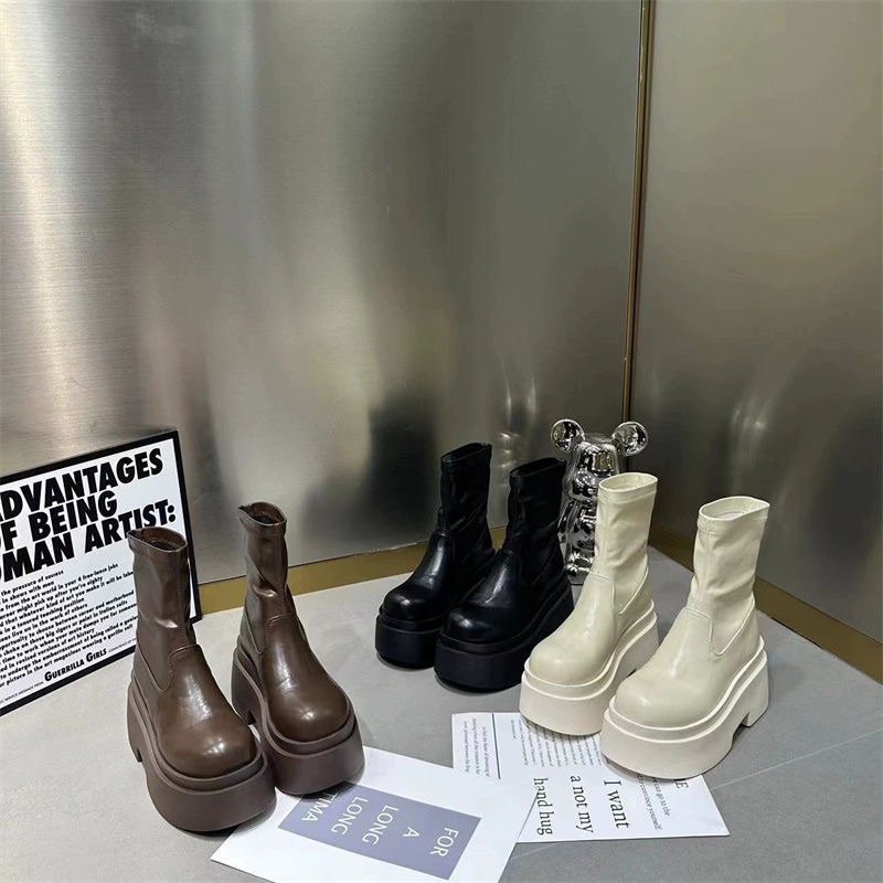 Boots da đế cao cổ lỡ