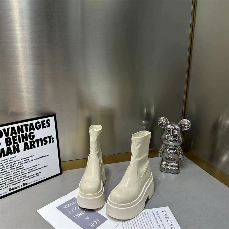 Boots da đế cao cổ lỡ