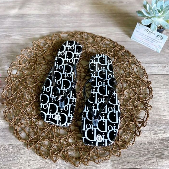 Dép kẹp xỏ ngón Di.or mũi vuông tôn da cực xinh.