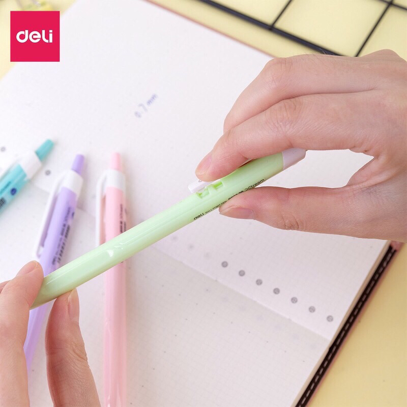 Sét 1 cái bút bi dầu deli  ngòi 0.7 mã Q03336 viết cực trơn