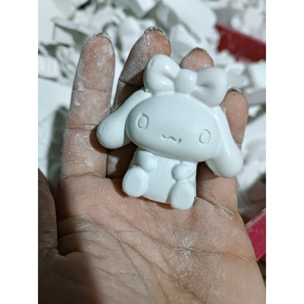 MÃ 06 / 10 Tượng tô màu thỏ đeo nơ
